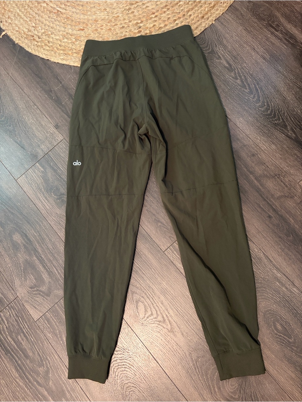 ALO Yoga Men's Dark Olive Jogger Pants size Sm